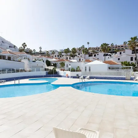 Home2book Stunning Views אדחה