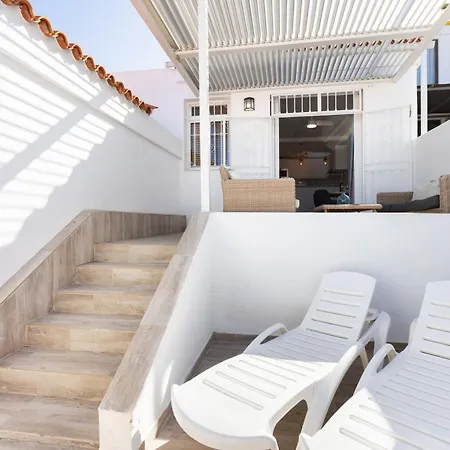 Home2book Stunning Views דירה